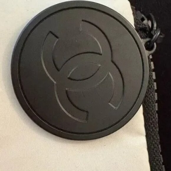 Chanel Clutch Cosmetic Make Up Bag Matelasse White w Black Logo Authentic FULL - Picture 5 of 7